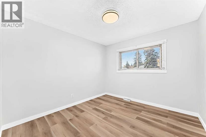 2016 46 Street SE — photo 15 of 40