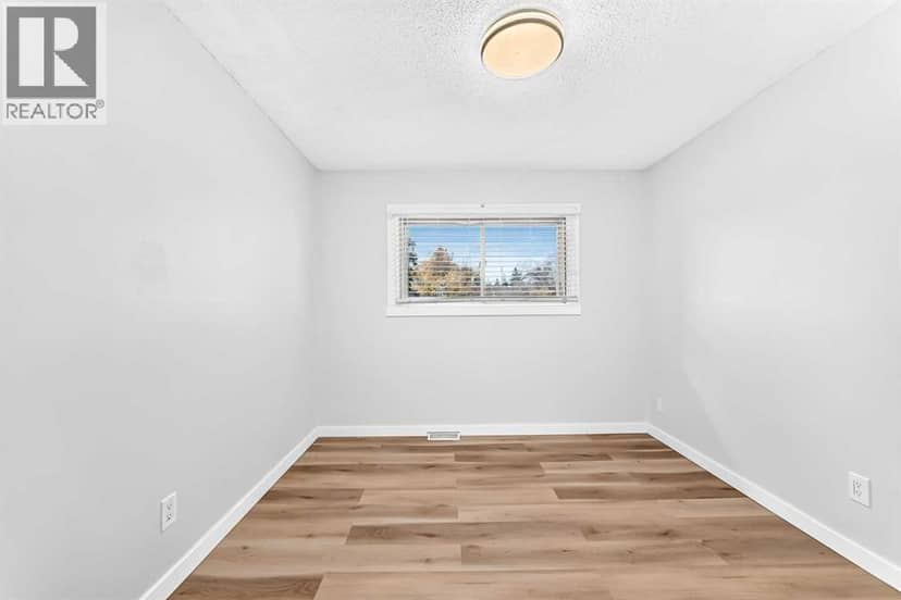 2016 46 Street SE — photo 16 of 40