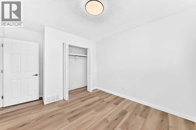 2016 46 Street SE — photo 18 of 40