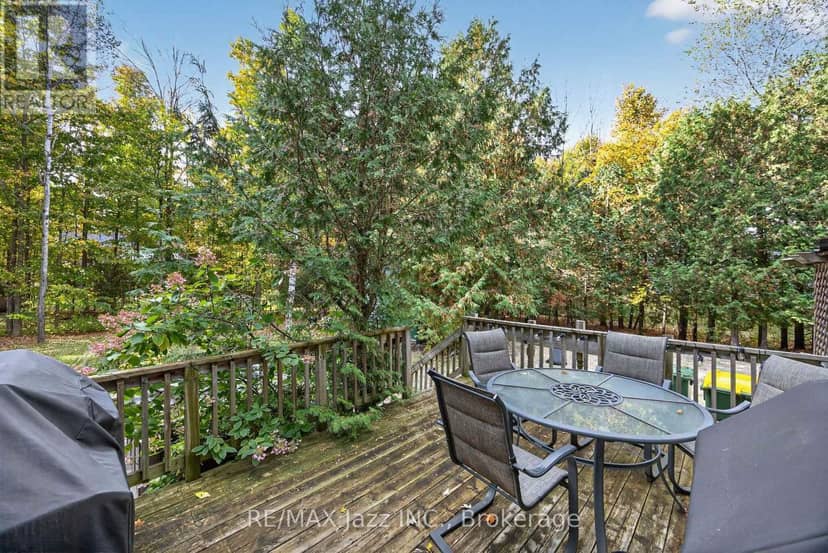 170 Raglan Street — photo 29 of 40