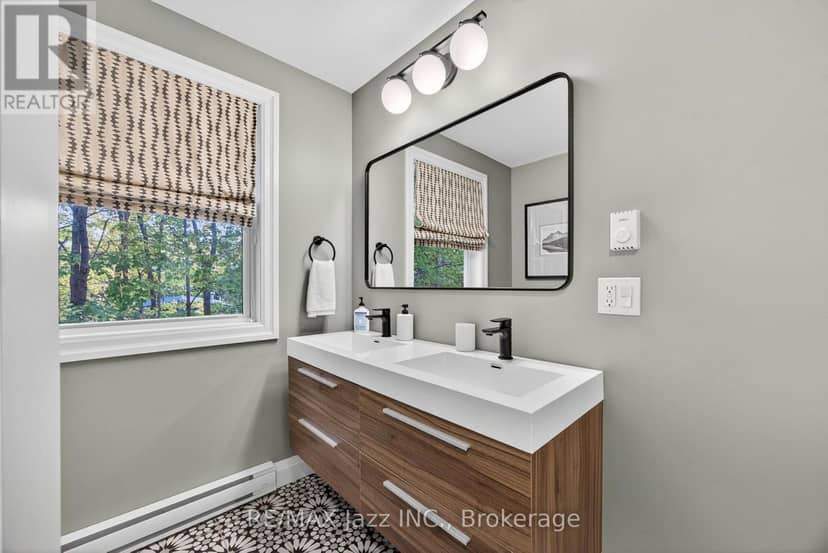170 Raglan Street — photo 22 of 40