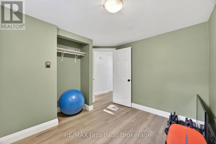 170 Raglan Street — photo 26 of 40