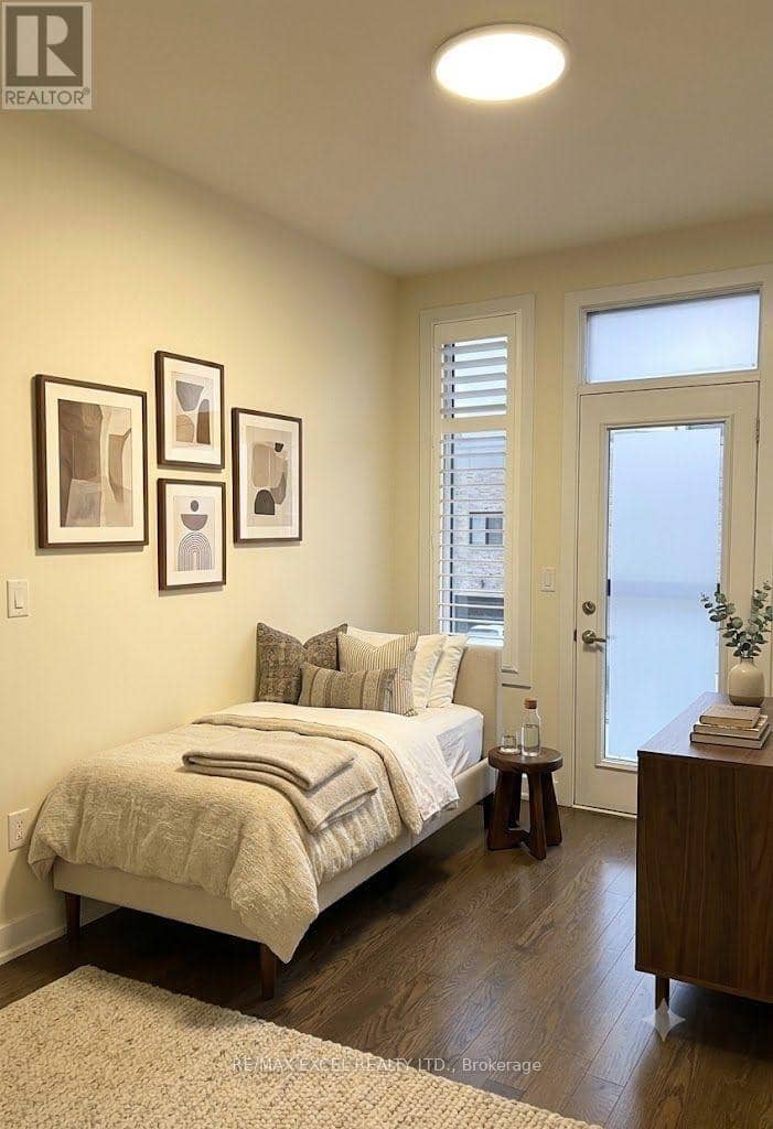 8 Helliwell Crescent — photo 16 of 18
