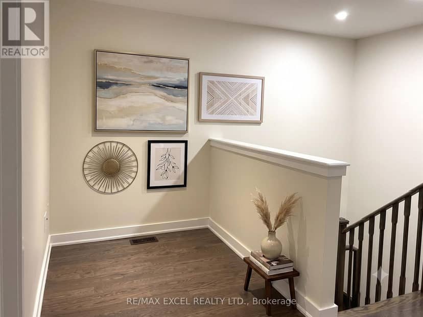8 Helliwell Crescent — photo 9 of 18