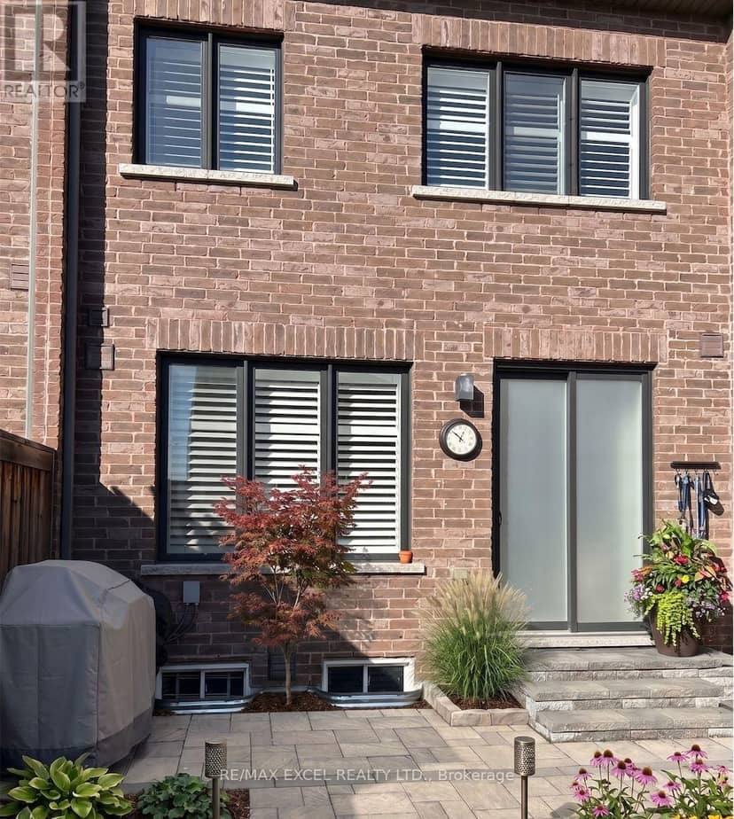 8 Helliwell Crescent — photo 17 of 18