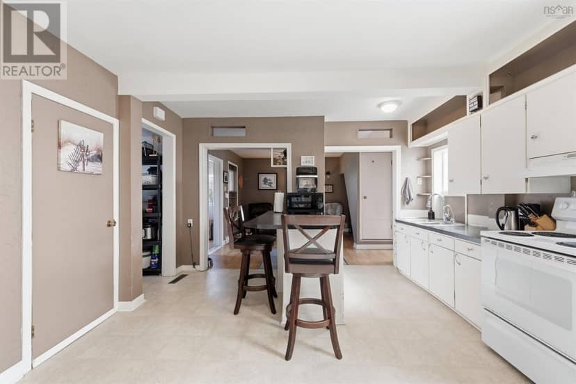 1462 East Dalhousie Road — photo 9 of 40