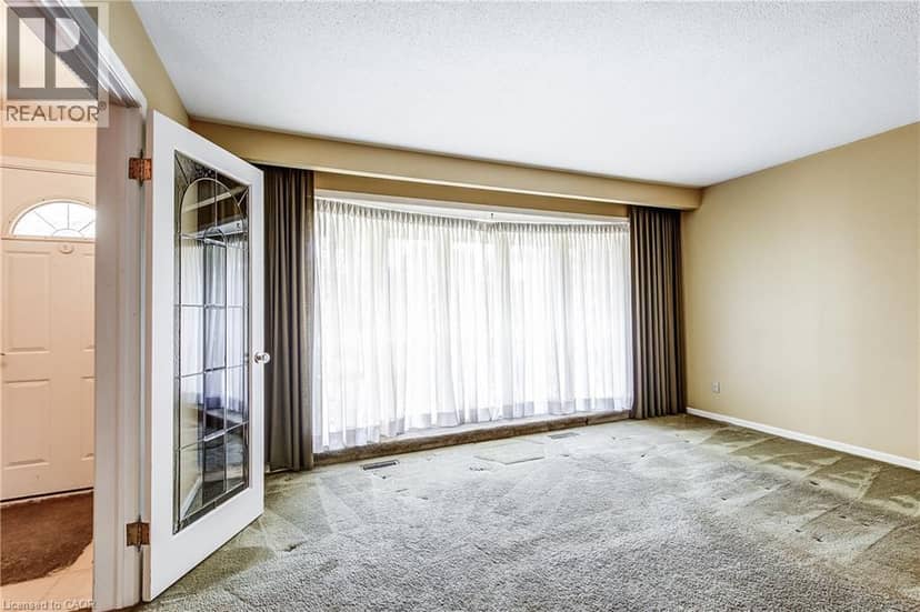 1360 MAJESTIC Drive, Burlington, photo 7