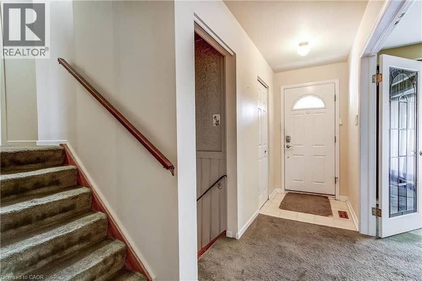1360 MAJESTIC Drive, Burlington, photo 5