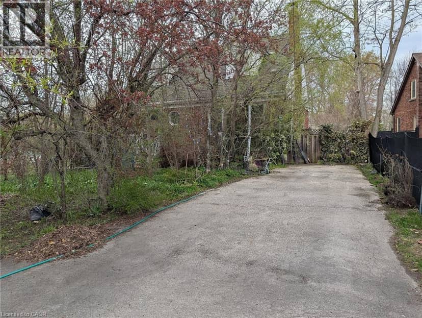 115 KING Street E — photo 2 of 17