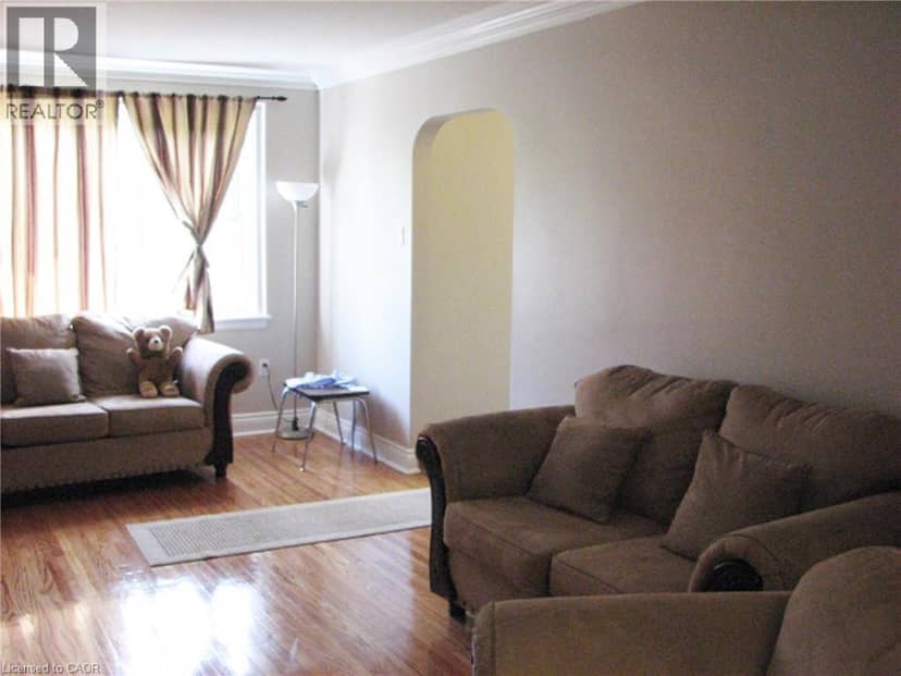 115 KING Street E — photo 5 of 17