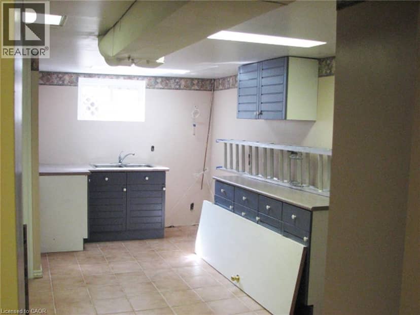 115 KING Street E — photo 11 of 17