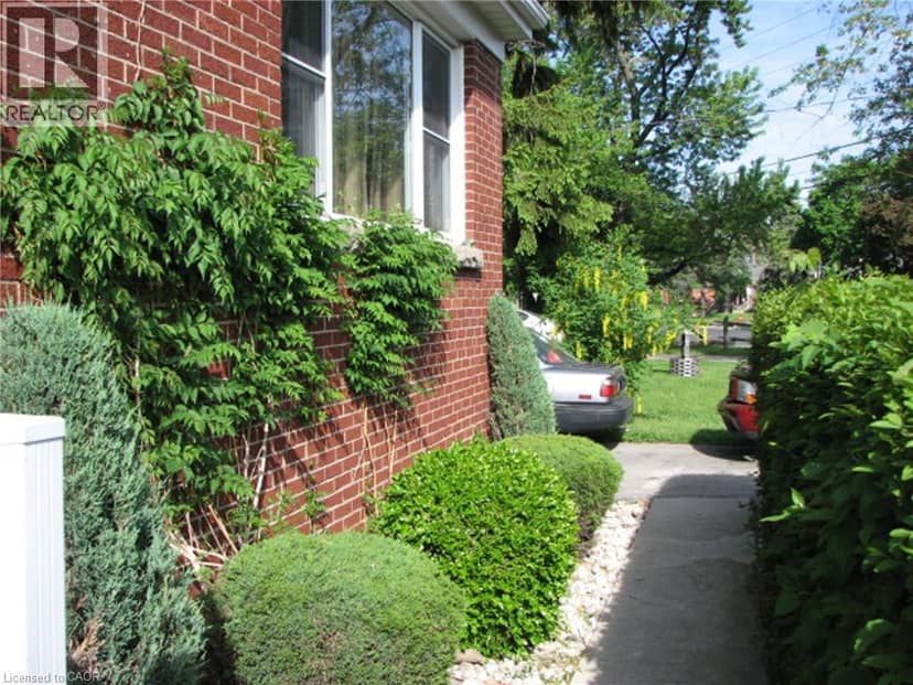 115 KING Street E — photo 4 of 17