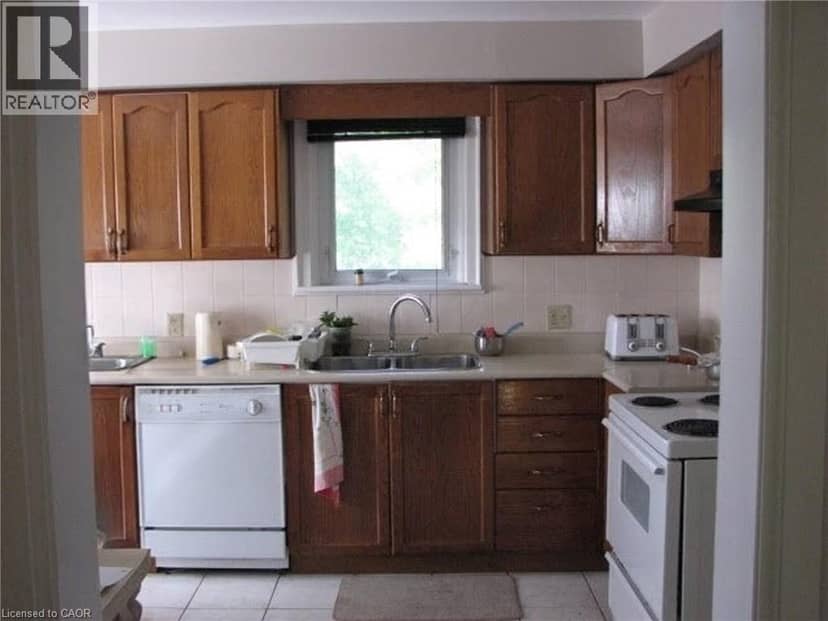 115 KING Street E — photo 7 of 17