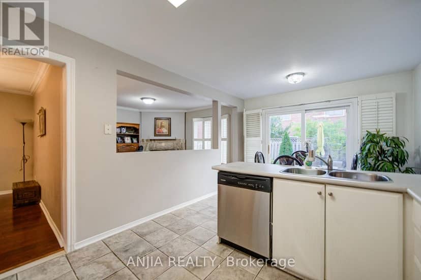 8 Millcroft Way — photo 14 of 40