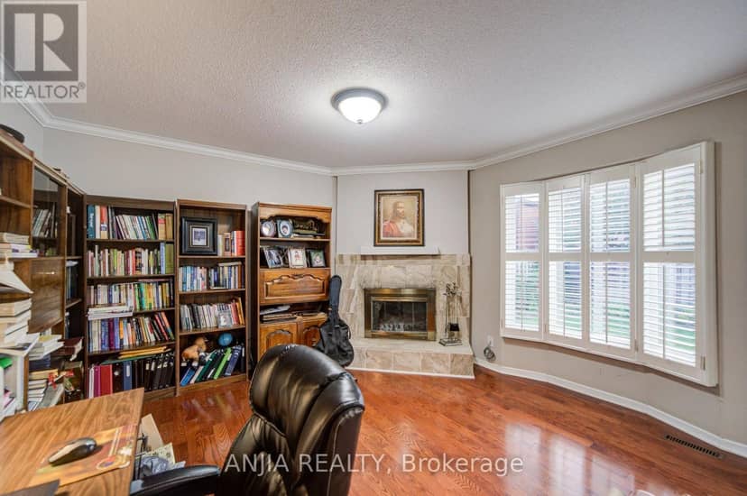 8 Millcroft Way — photo 17 of 40