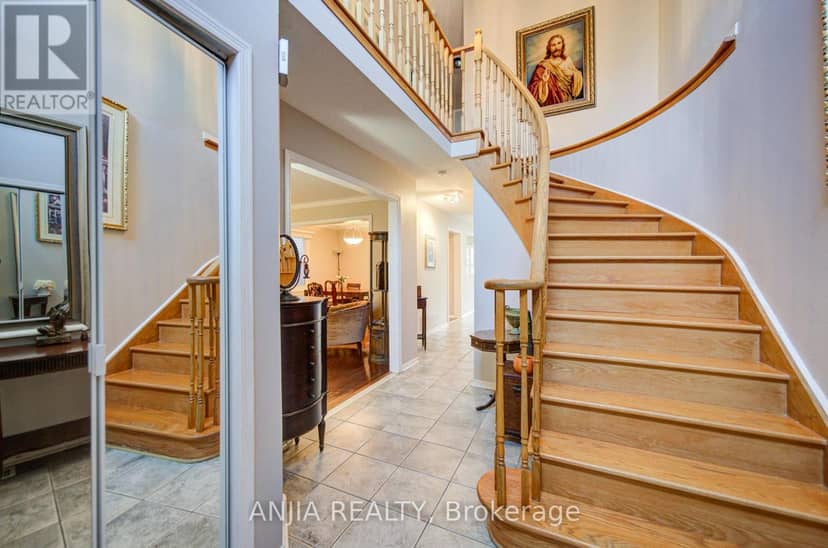 8 Millcroft Way, Vaughan, photo 5