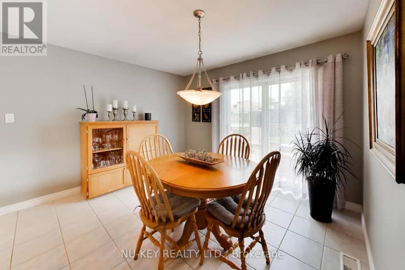 9 Monique Crescent — photo 10 of 38