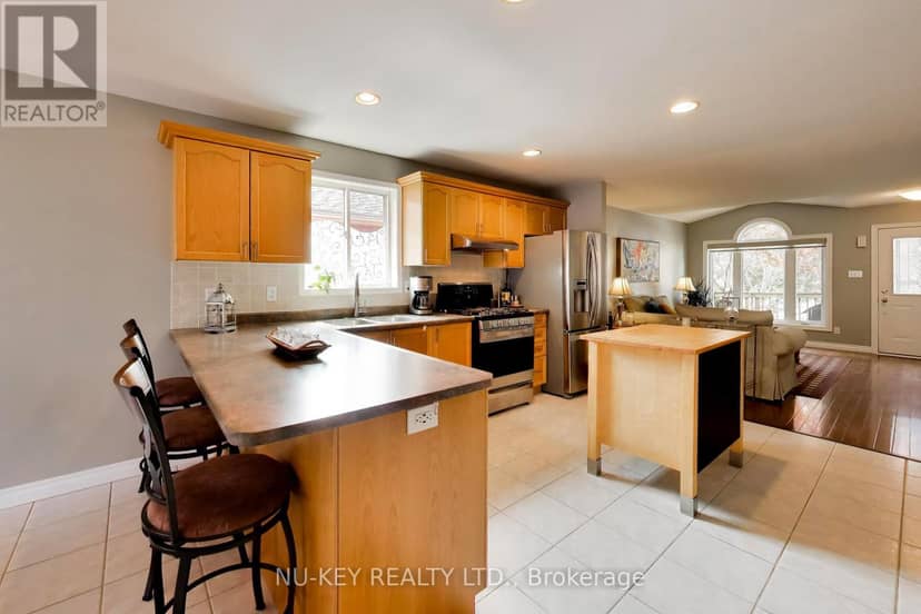 9 Monique Crescent — photo 14 of 38