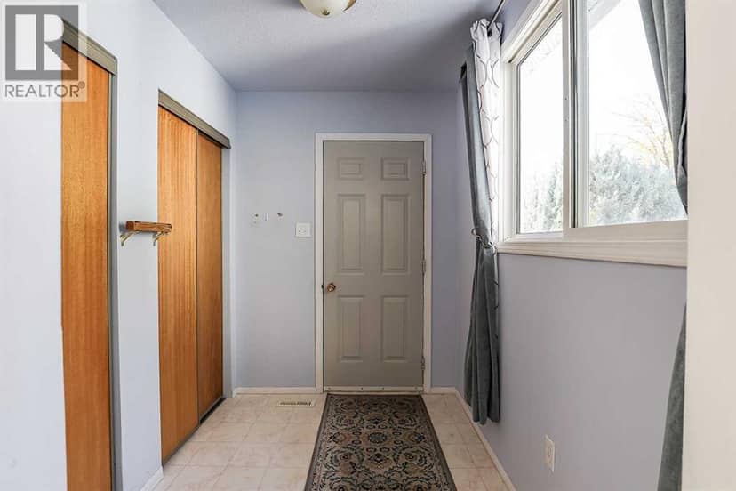 77 9 Street NE — photo 18 of 32