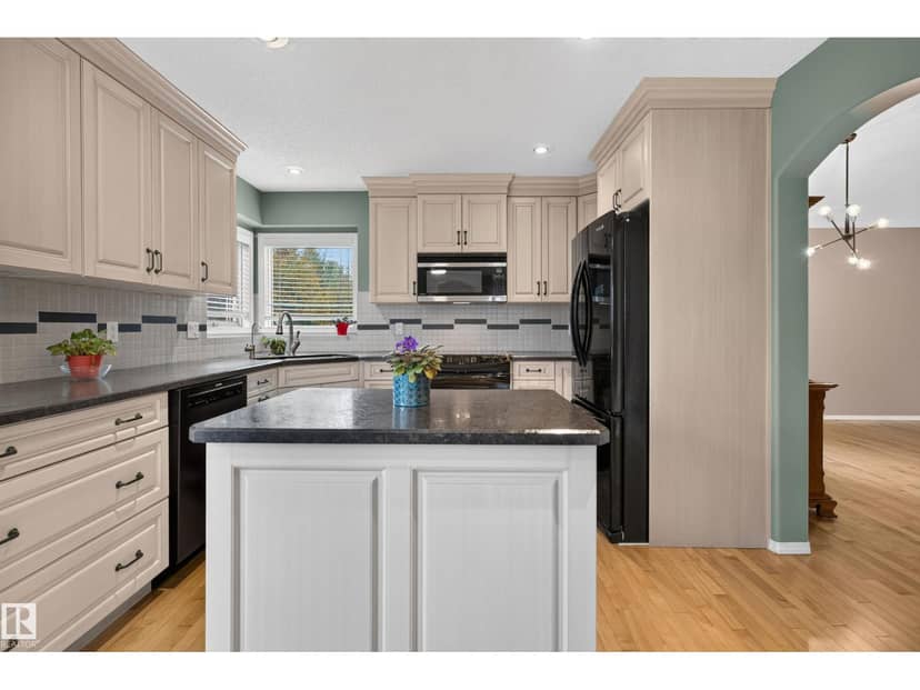 627 Wotherspoon Cl NW — photo 12 of 40
