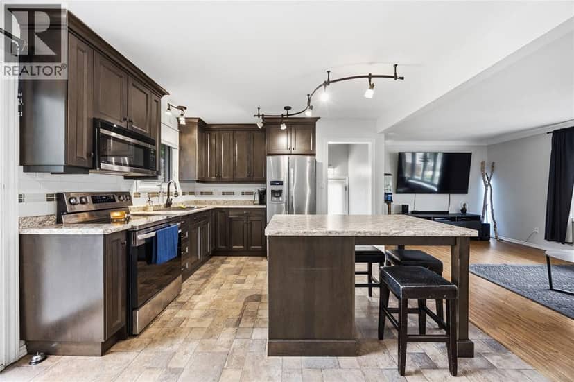 820 Woodward Crescent — photo 11 of 40