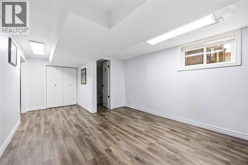 820 Woodward Crescent — photo 31 of 40
