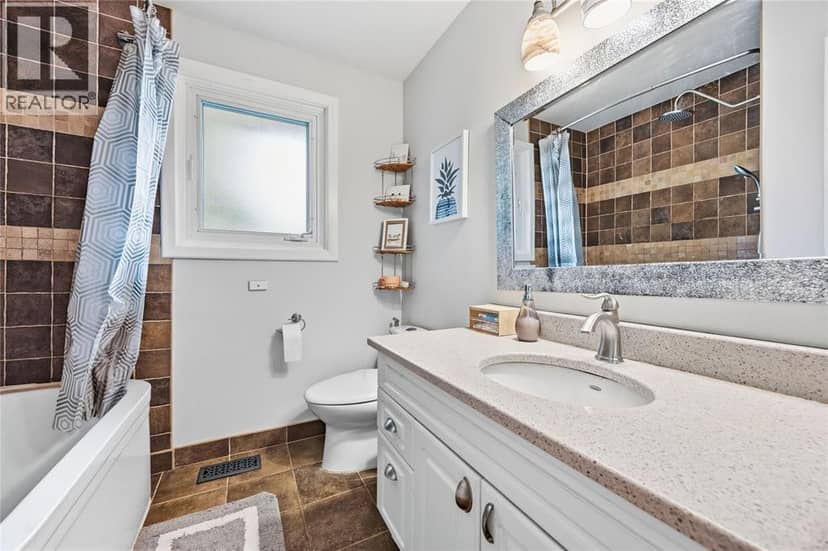 820 Woodward Crescent — photo 19 of 40