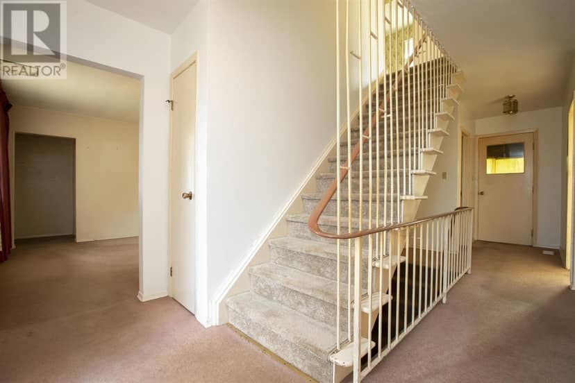 119 Parkdale DR — photo 12 of 40