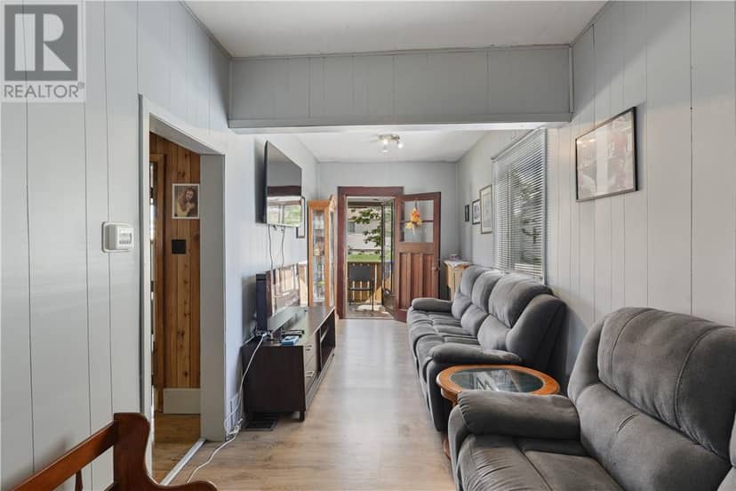 425 WOOD Street — photo 11 of 23