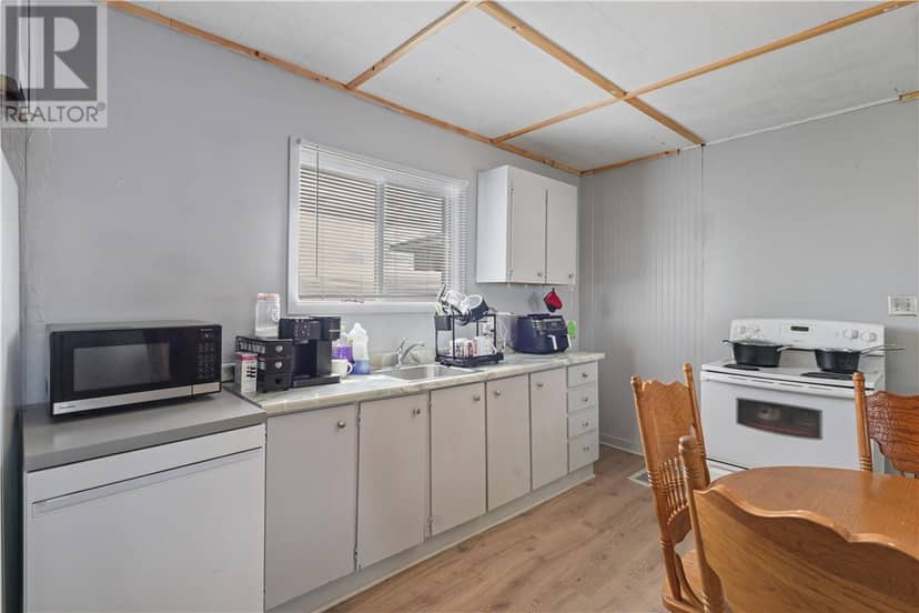 425 WOOD Street — photo 15 of 23