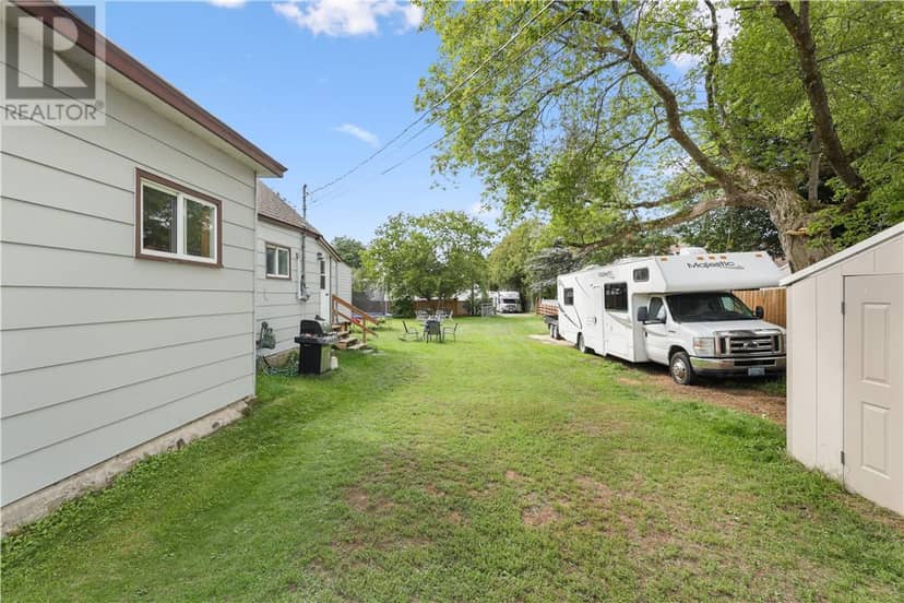 425 WOOD Street, Espanola, photo 4