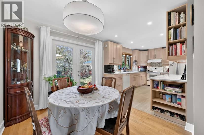 3811 24 Street NW — photo 13 of 40