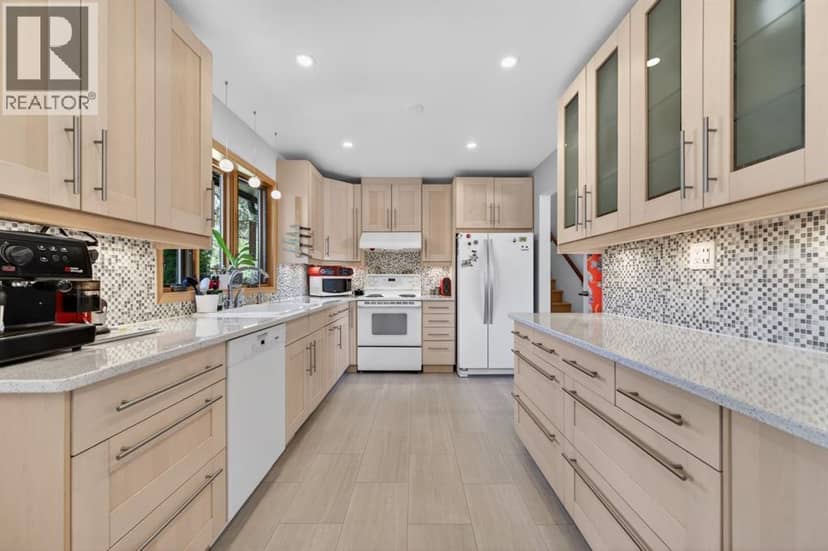 3811 24 Street NW — photo 15 of 40