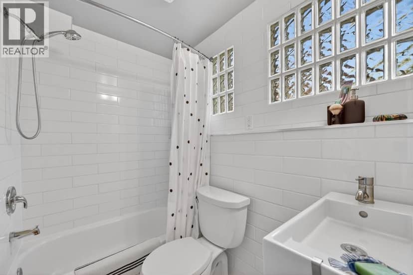 3811 24 Street NW — photo 20 of 40