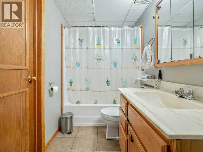 5504 42 Avenue — photo 37 of 40