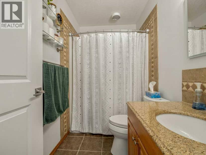 5504 42 Avenue — photo 9 of 40