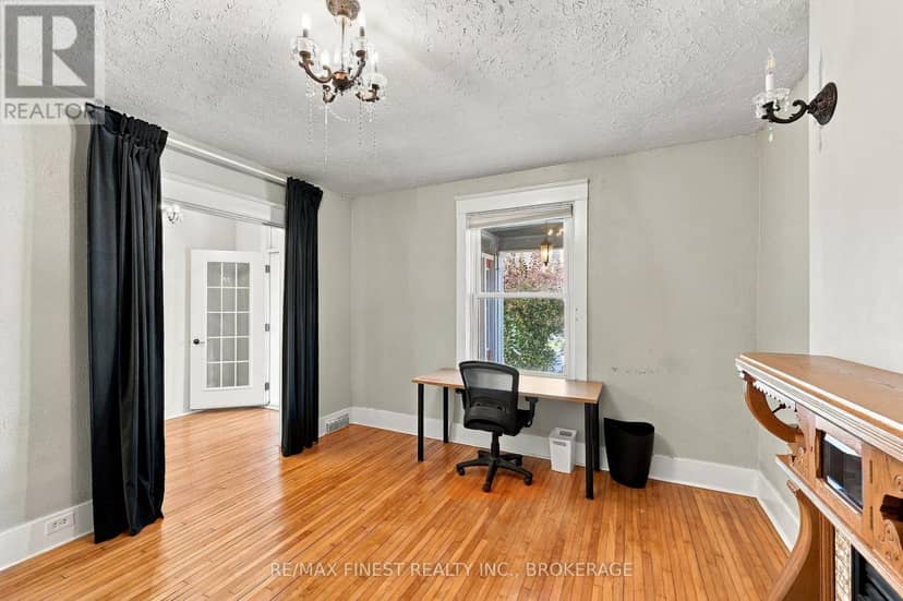 463 Victoria Street — photo 11 of 40