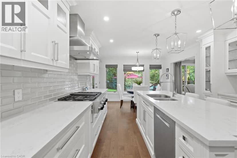 73 RICHMOND Crescent — photo 12 of 40