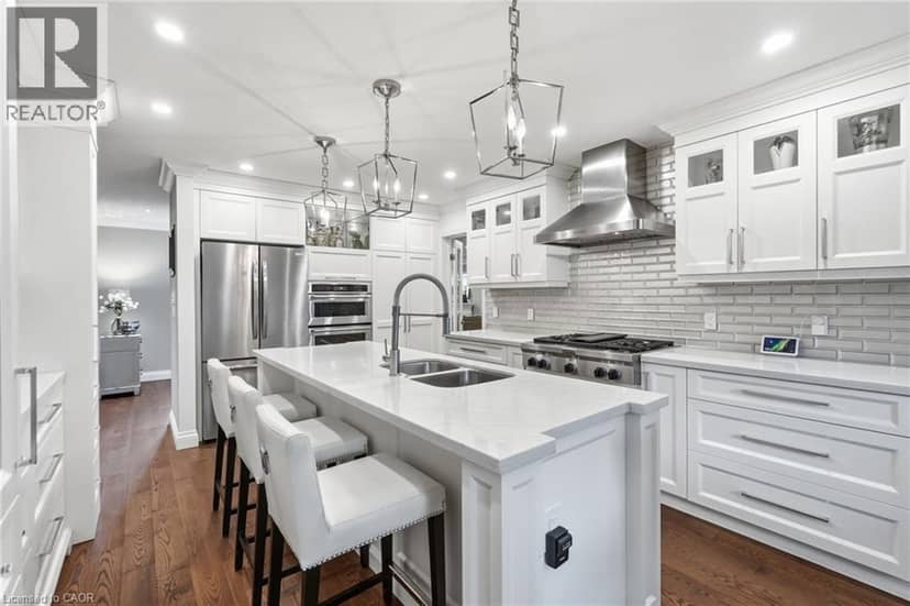 73 RICHMOND Crescent — photo 13 of 40