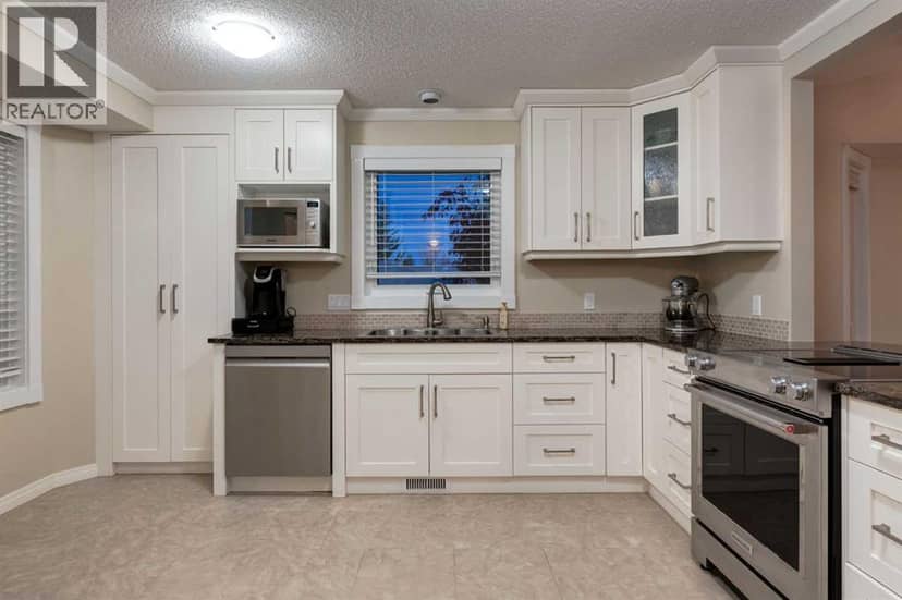 4 ARBOUR CLIFF Court NW — photo 9 of 40