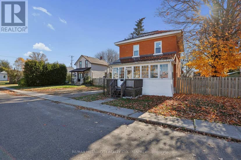 211 McAndrew Avenue, Renfrew, photo 2