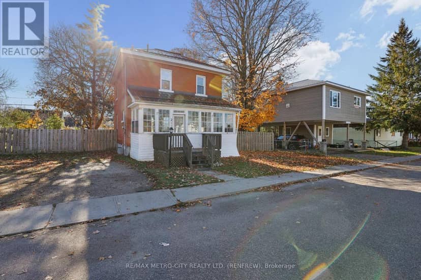 211 McAndrew Avenue, Renfrew, photo 3