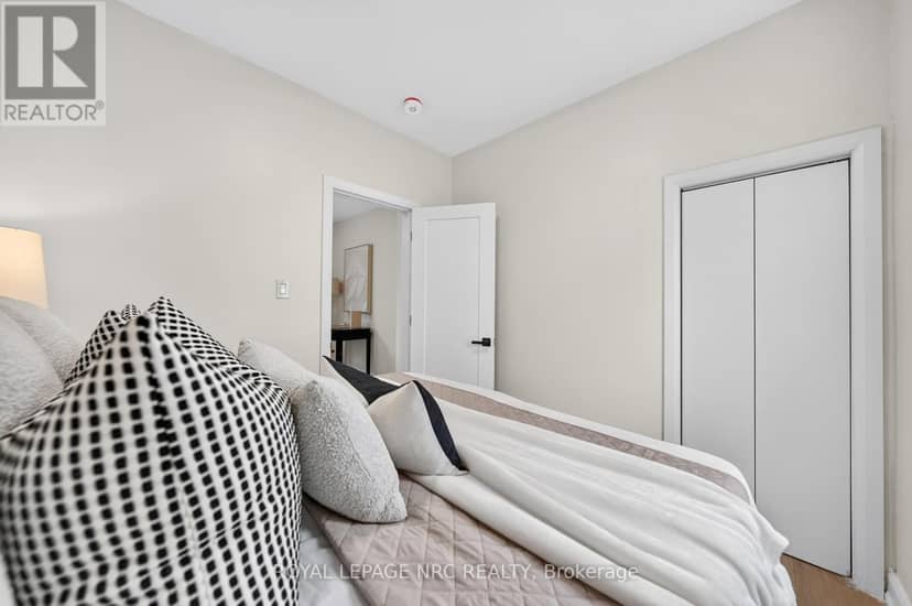51 Queen Street S — photo 25 of 40