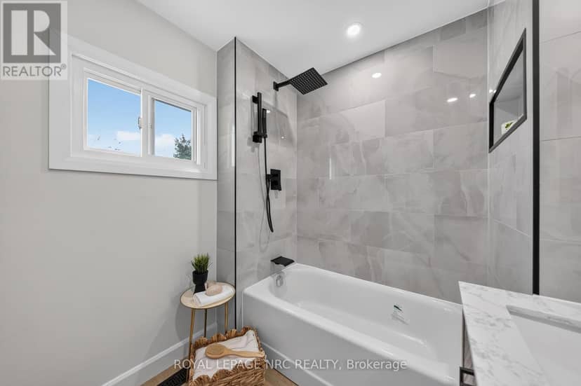 51 Queen Street S — photo 31 of 40