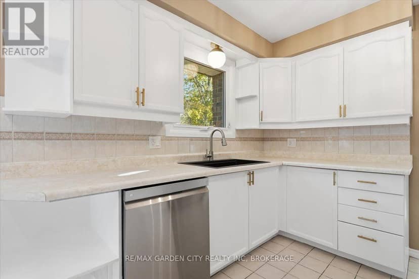 19 Berkhout Terrace — photo 10 of 40