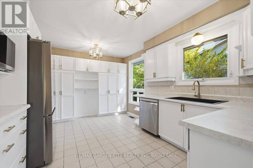 19 Berkhout Terrace — photo 11 of 40
