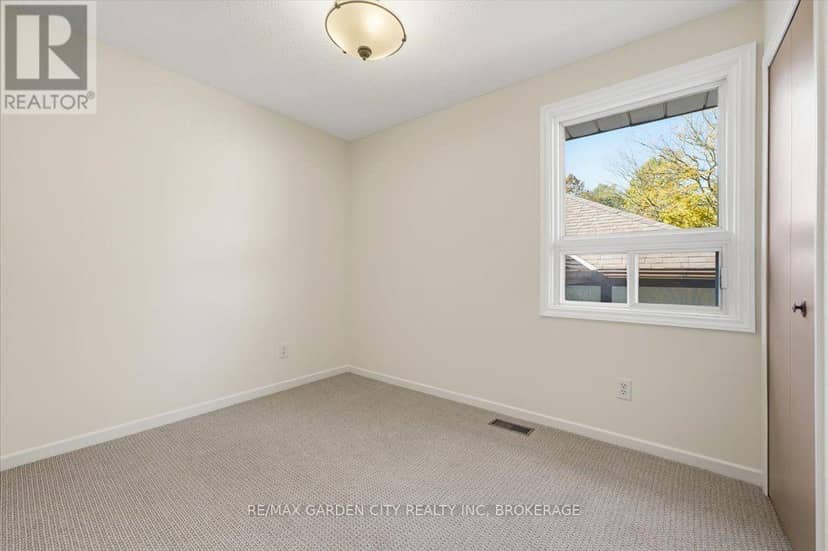 19 Berkhout Terrace — photo 23 of 40