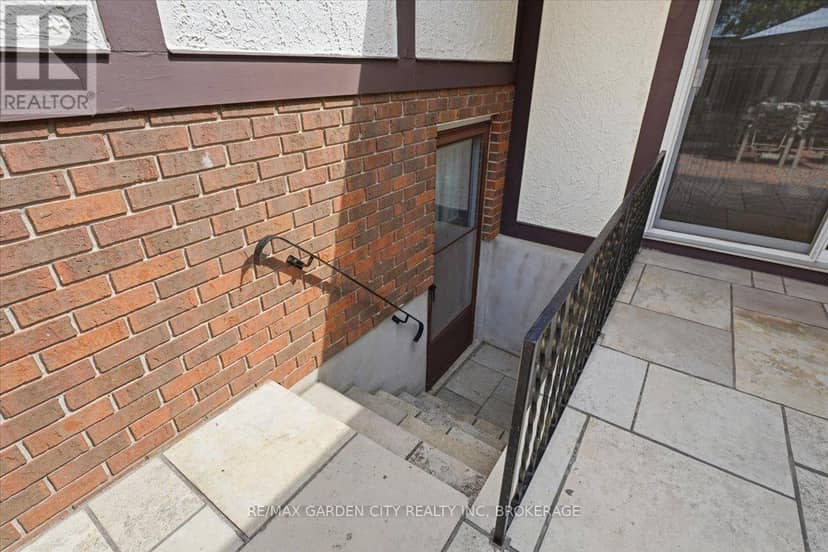 19 Berkhout Terrace — photo 36 of 40
