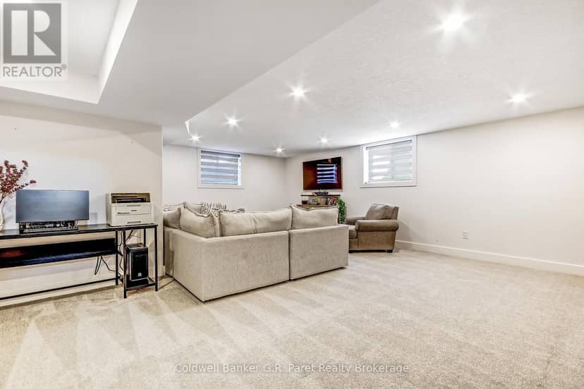 11 Macneil Court — photo 21 of 40