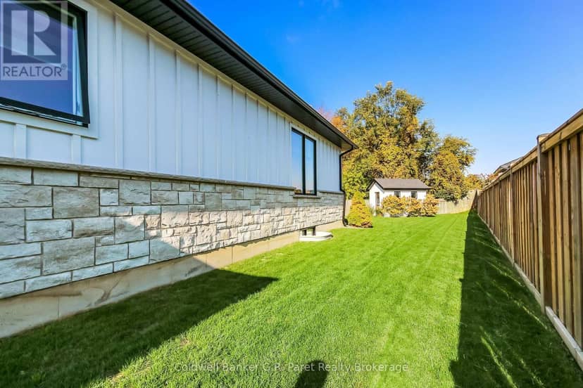 11 Macneil Court — photo 36 of 40